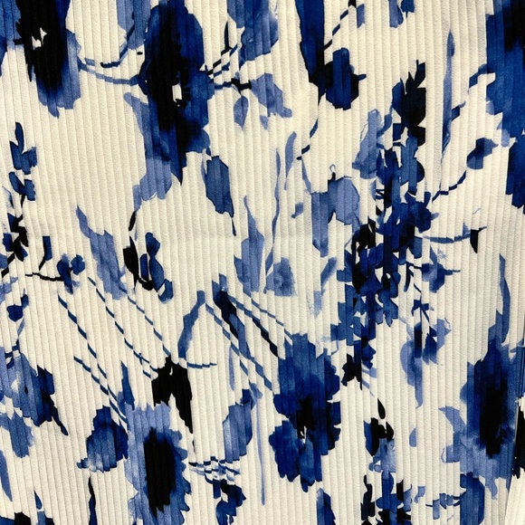 💙 Elegant & sexy unique pleated sleeveless top with a ruffled neck and tie NWOT - Picture 14 of 15